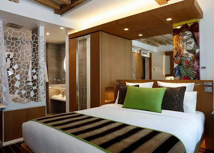 Select Hotel